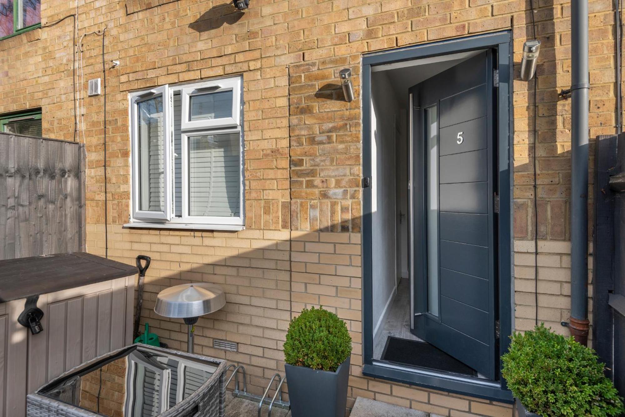 2 Bed Town House With Garden In Hackney, London Apartment Exterior photo